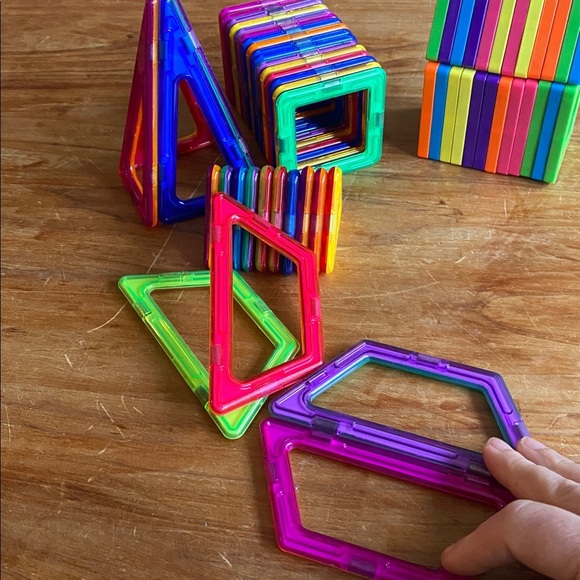 Magformer & Discovery Kids Magnetic tiles - Picture 3 of 3